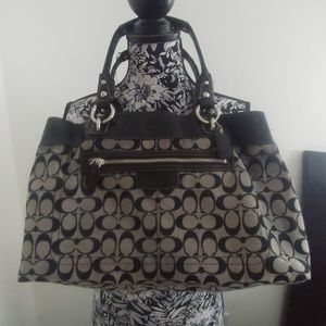 Coach d1003-f15534 Logo Tote Bag w Matching Wallet